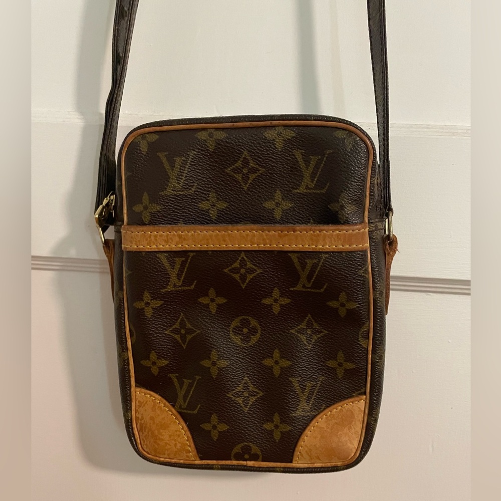 Authentic Louis Vuitton crossbody purse